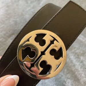 Tory Burch reversible Black / Brown leather Belt with SILVER Emblem (Medium)